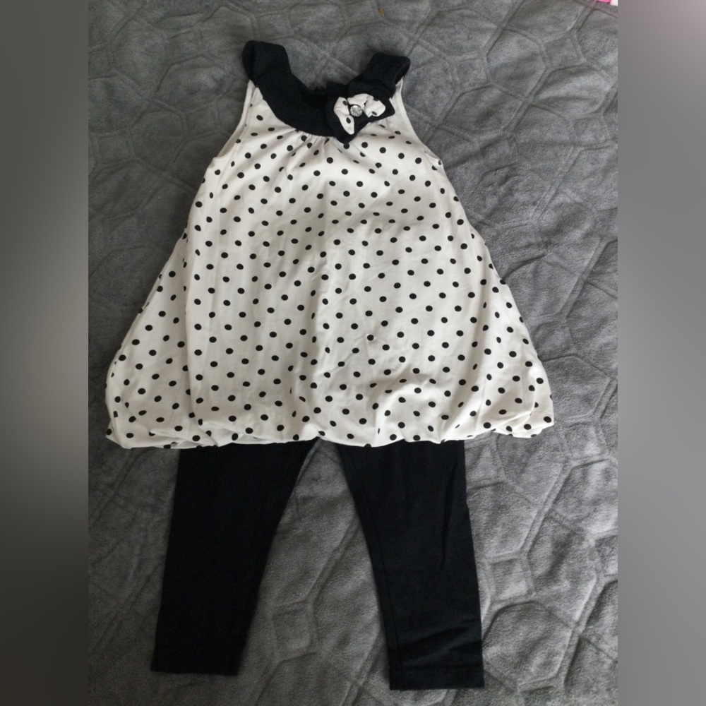 EUC girls 2 piece set black and white 24m